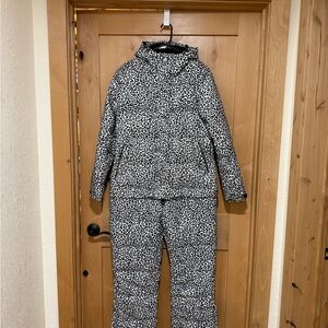 Oneskee 2 in 1 Leopard print snow boarding suit